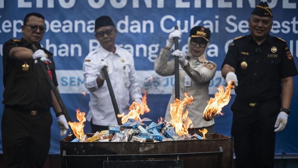 Bea Cukai Musnahkan 64 Juta Rokok dan MMEA Ilegal